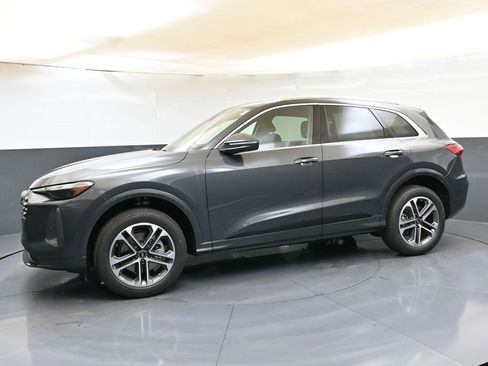 Certified 2025 Audi Q5 Premium w/ Convenience Package image 2