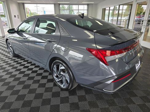 Used 2025 Hyundai Elantra SEL FWD image 5