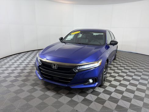 Used 2022 Honda Accord Sport image 2