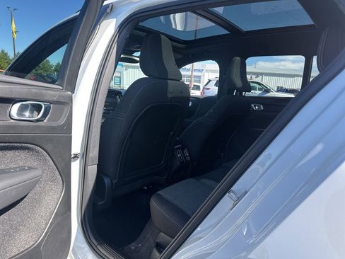 Used 2024 Volvo XC40 B5 Core image 21