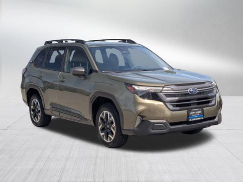 Used 2025 Subaru Forester Premium AWD/4WD image 7