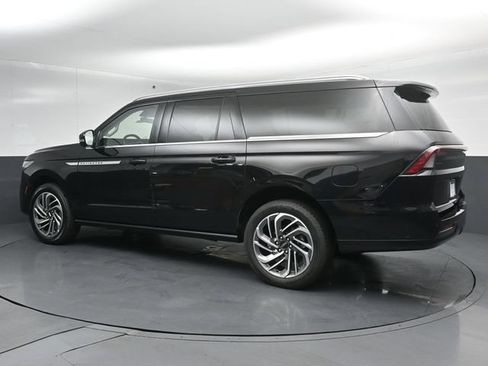 Certified 2025 Lincoln Navigator L Reserve AWD/4WD image 5