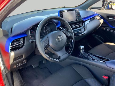 Used 2020 Toyota C-HR XLE FWD image 17