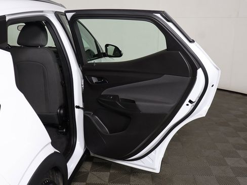 Used 2022 Chevrolet Bolt EUV LT w/ Comfort Package image 21