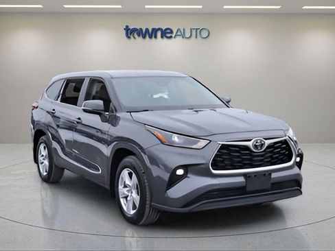Used 2023 Toyota Highlander LE AWD/4WD image 8