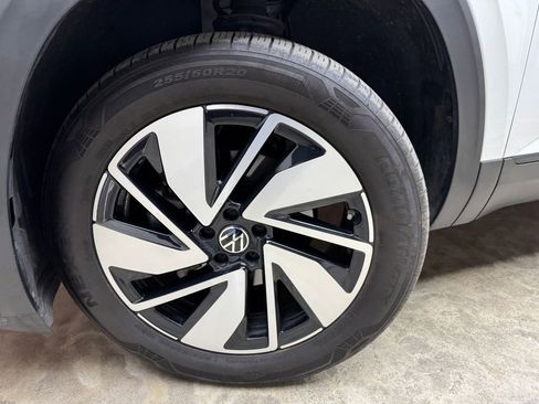 Used 2024 Volkswagen Atlas SE w/ Panoramic Sunroof Package image 28