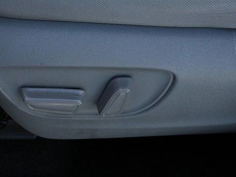 Used 2021 Toyota Highlander LE image 21