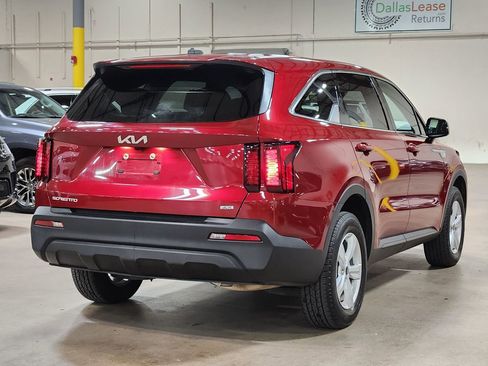 Used 2023 Kia Sorento LX image 8