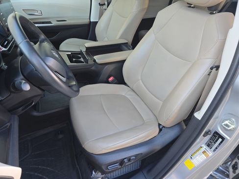 Used 2022 Toyota Sienna XLE image 21