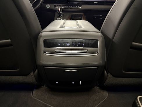 Used 2022 Cadillac Escalade Premium Luxury AWD/4WD image 18