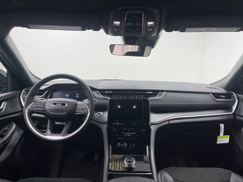 New 2025 Jeep Grand Cherokee Altitude image 6