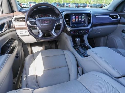 Used 2017 GMC Acadia SLT FWD image 16