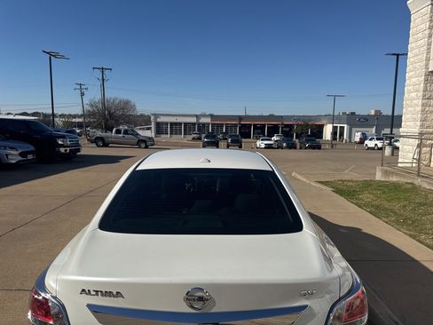 Used 2015 Nissan Altima 2.5 SV w/ Convenience Package image 5