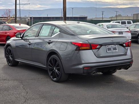 Used 2023 Nissan Altima 2.5 SR w/ SR Premium Package image 3