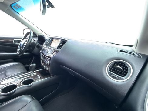 Used 2016 Nissan Pathfinder Platinum w/ Family Entertainment Package image 16