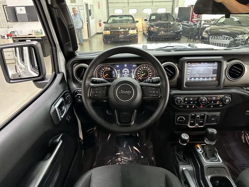 Used 2018 Jeep Wrangler Unlimited Sport S AWD/4WD image 19