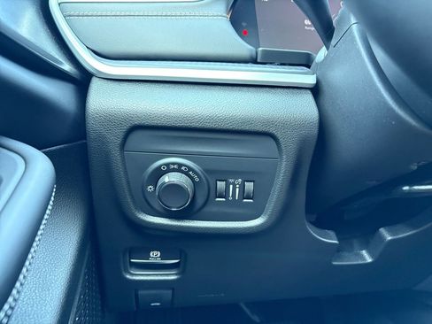 New 2025 Jeep Grand Cherokee Laredo image 4