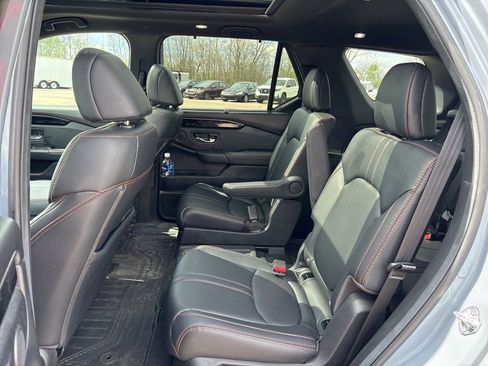 Used 2024 Honda Pilot TrailSport image 17