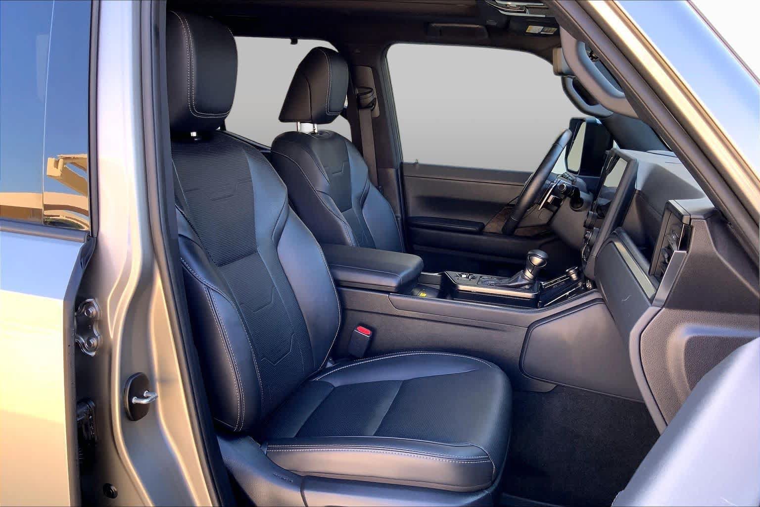 Used 2025 Lexus GX 550 w/ Accessory Package (2T) AWD/4WD image 16