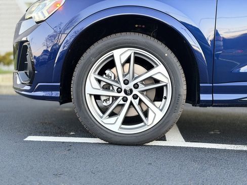 New 2025 Audi Q3 2.0T Premium image 3
