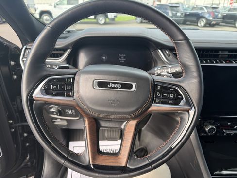 Used 2022 Jeep Grand Cherokee Summit w/ Luxury Tech Group V image 13