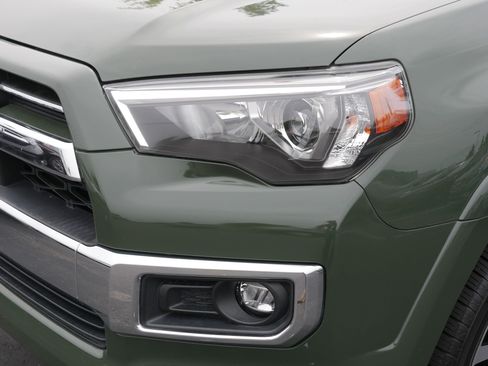 Used 2022 Toyota 4Runner Limited AWD/4WD image 16