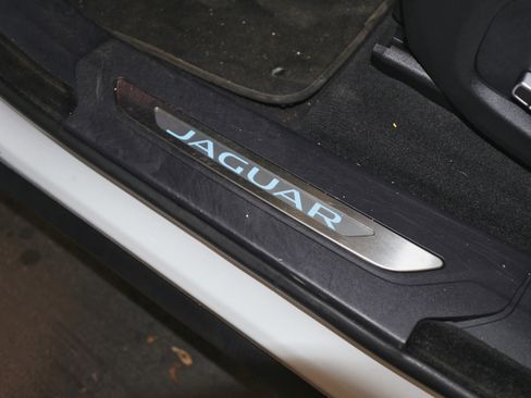 Used 2021 Jaguar F-PACE SVR image 16