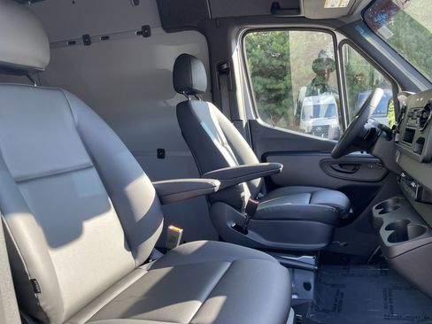 New 2025 Mercedes-Benz Sprinter 2500 image 43
