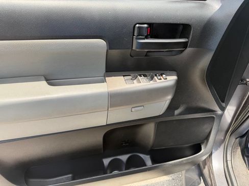 Used 2014 Toyota Sequoia SR5 RWD image 21