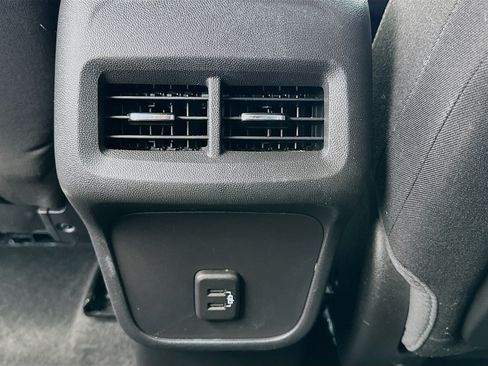 Used 2024 GMC Terrain SLE AWD/4WD image 16