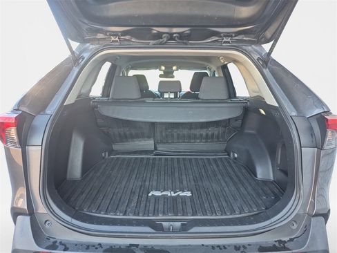 Used 2022 Toyota RAV4 LE image 22