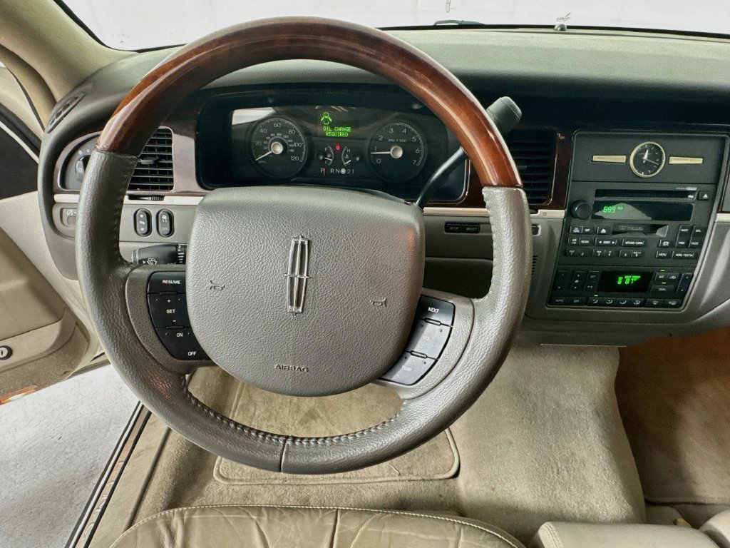 Used 2007 Lincoln Town Car Signature Limited RWD image 11
