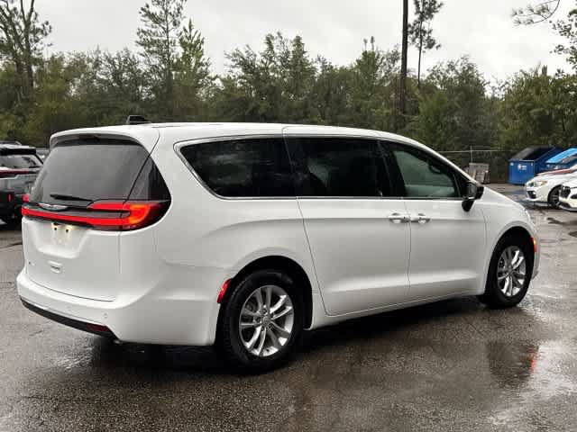 Used 2026 Chrysler Pacifica Select FWD image 6