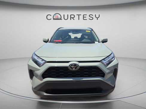 Certified 2022 Toyota RAV4 XLE w/ Convenience Package image 4