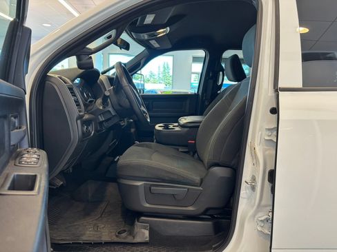 Used 2024 RAM 2500 Tradesman w/ Chrome Appearance Group AWD/4WD image 13