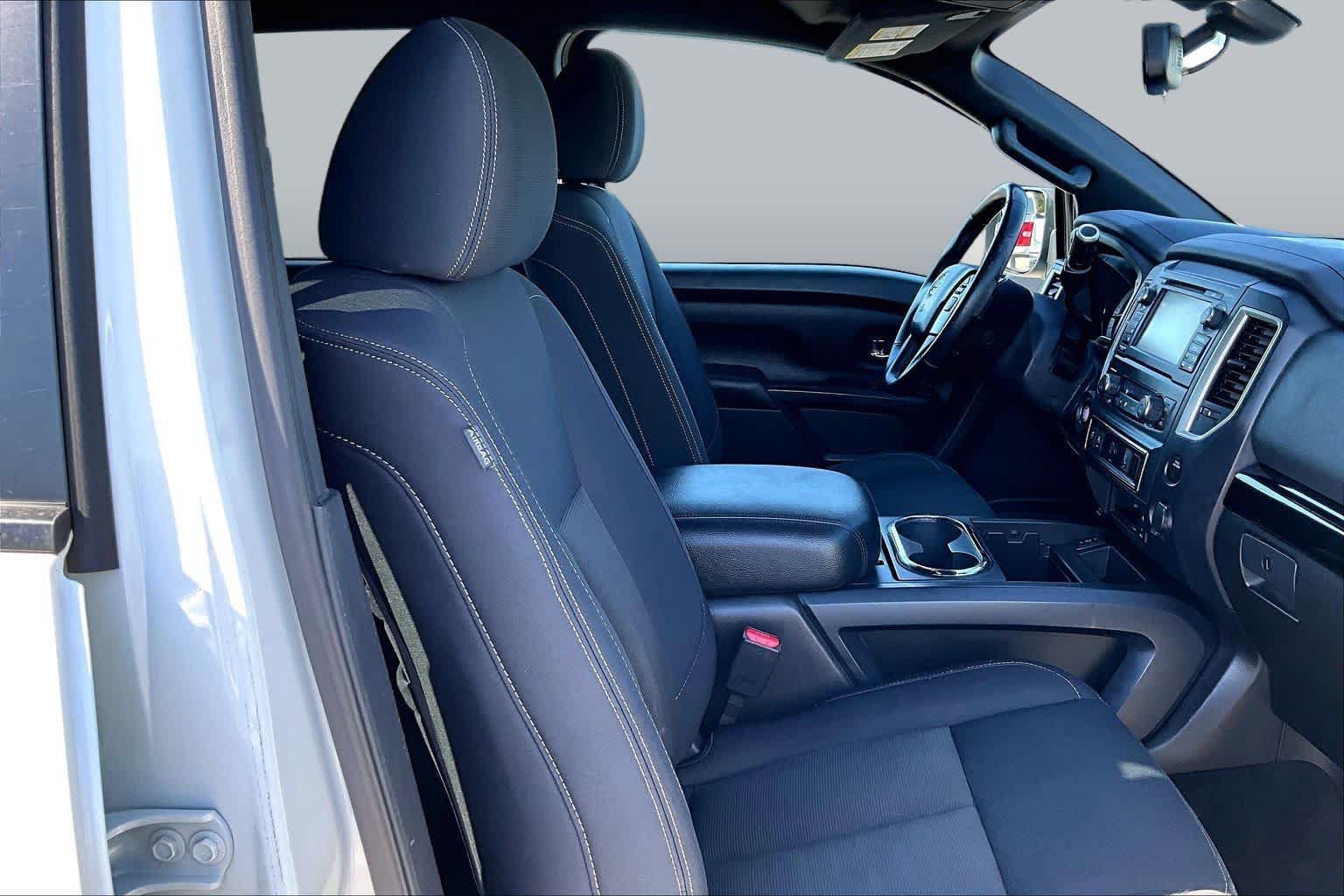 Used 2018 Nissan Titan SV w/ SV Convenience Package RWD image 9