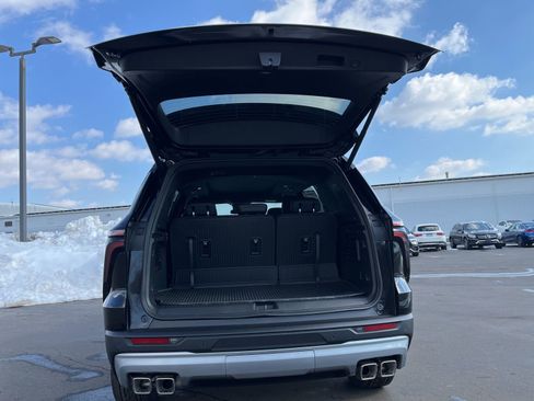 New 2026 Chevrolet Traverse LT w/ Sun and Wheel Package image 23