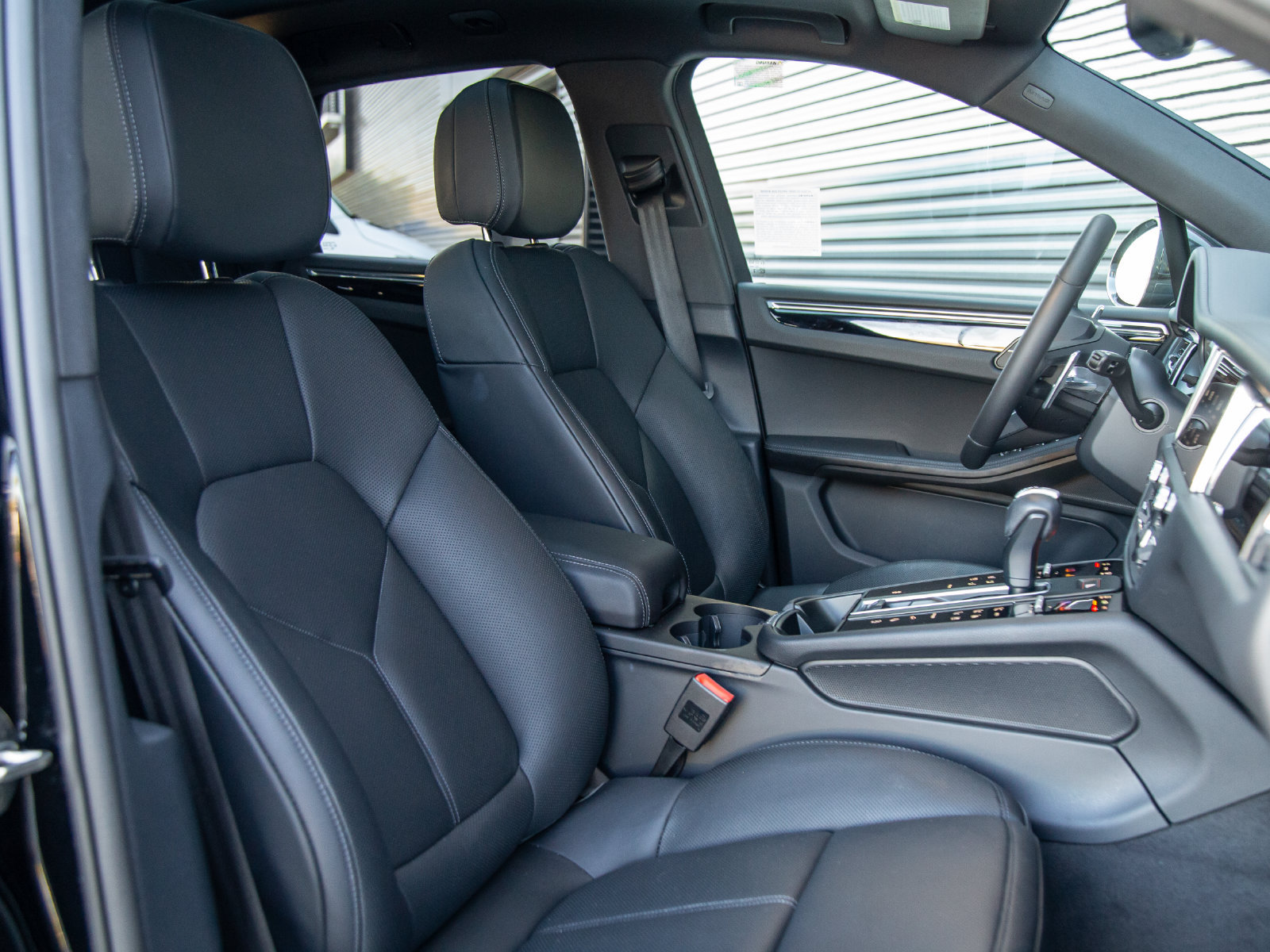 Certified 2026 Porsche Macan AWD/4WD image 26