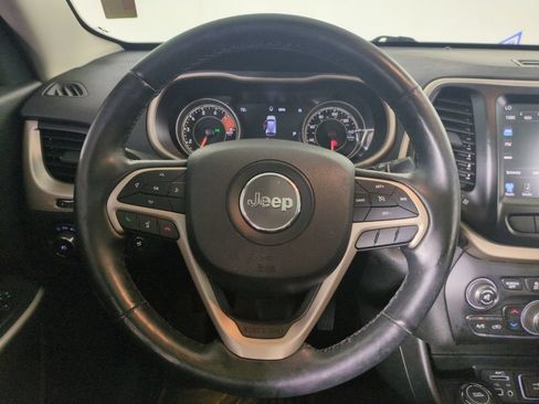 Used 2018 Jeep Cherokee Limited AWD/4WD image 16