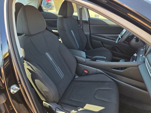 Used 2024 Hyundai Elantra SEL FWD image 24