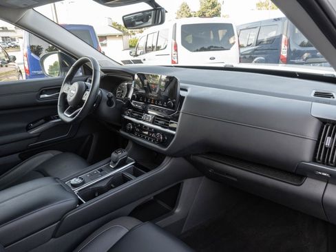 Used 2023 Nissan Pathfinder SL w/ SL Premium Package AWD/4WD image 35