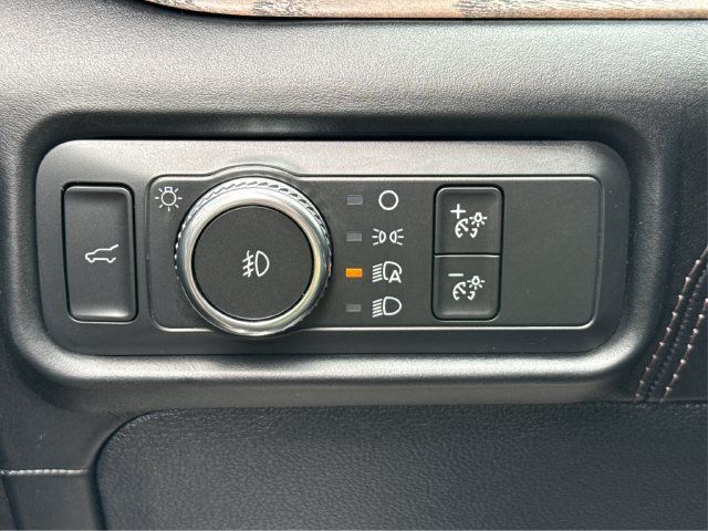 Used 2020 Ford Explorer Platinum w/ Premium Technology Package AWD/4WD image 20