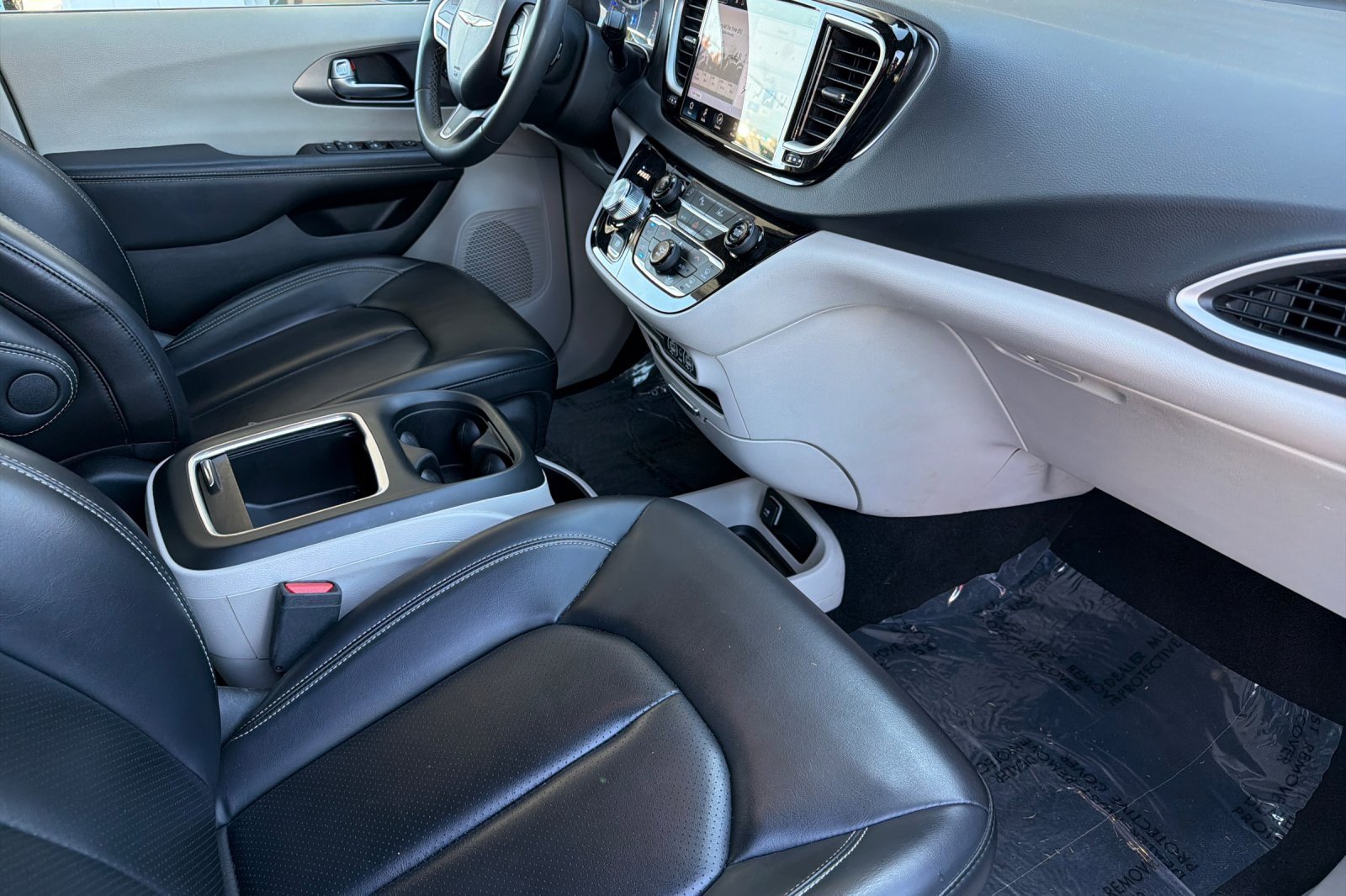 Used 2023 Chrysler Pacifica Touring-L FWD image 14