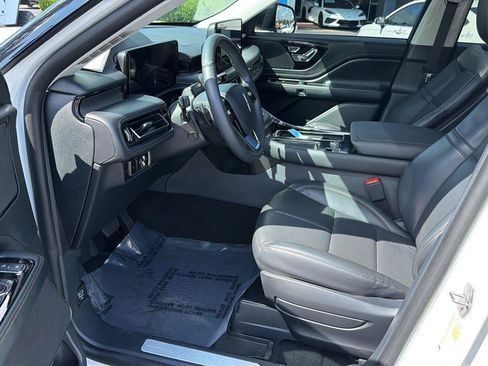 Used 2026 Lincoln Aviator AWD image 10