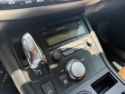 Used 2013 Lexus CT 200h FWD image 15