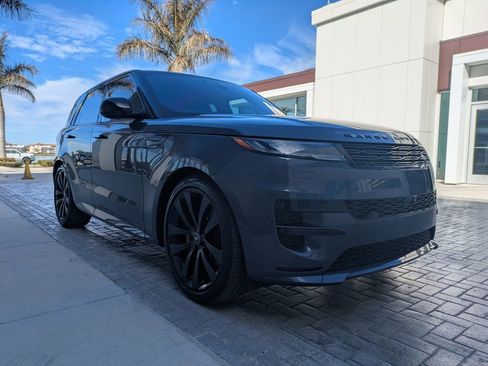 Used 2023 Land Rover Range Rover Sport SE Dynamic image 2