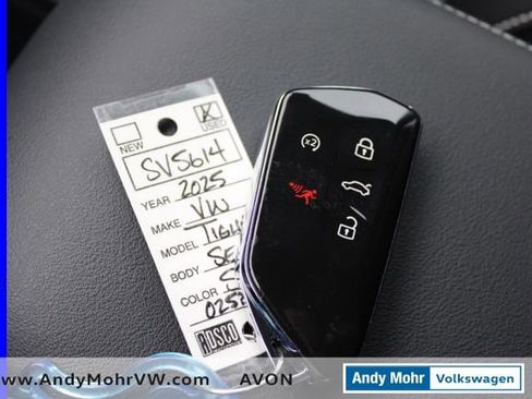 Used 2025 Volkswagen Tiguan SE AWD/4WD image 33