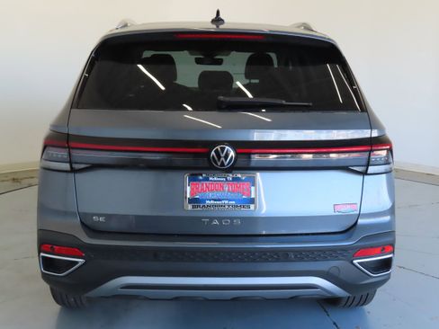 New 2026 Volkswagen Taos SE FWD image 5