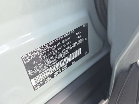 Used 2022 Toyota RAV4 XLE w/ Convenience Package FWD image 28