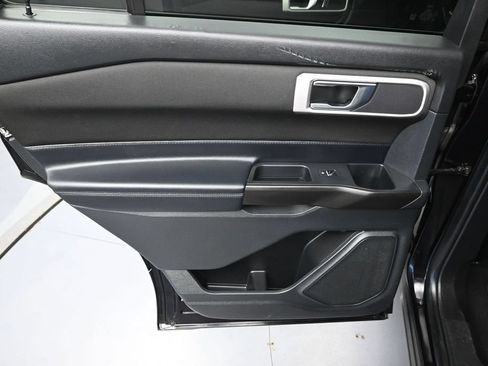 Used 2020 Ford Explorer XLT RWD image 25